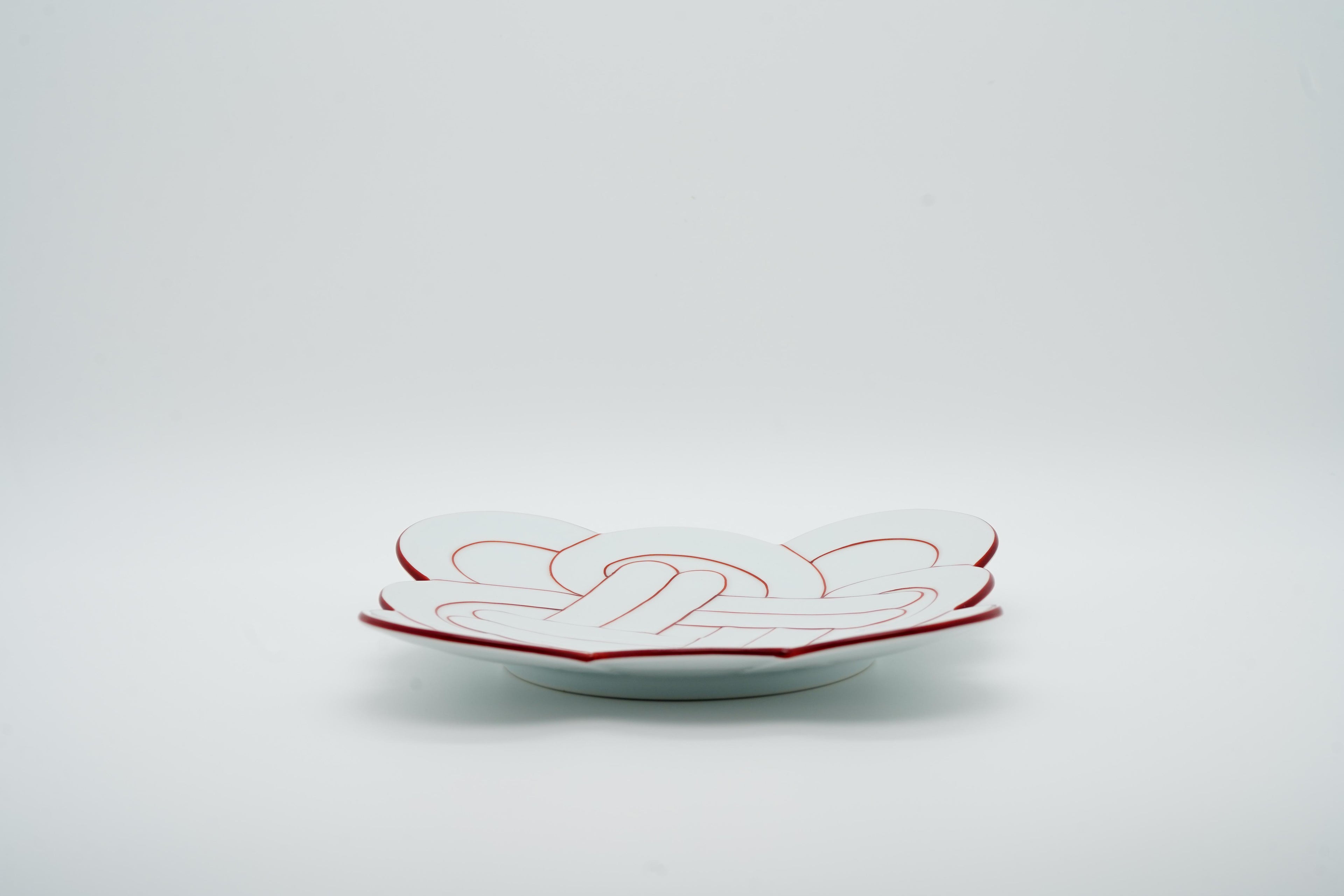 Hand-painted Arita ware "Musubi" knot of good fortune red main plate