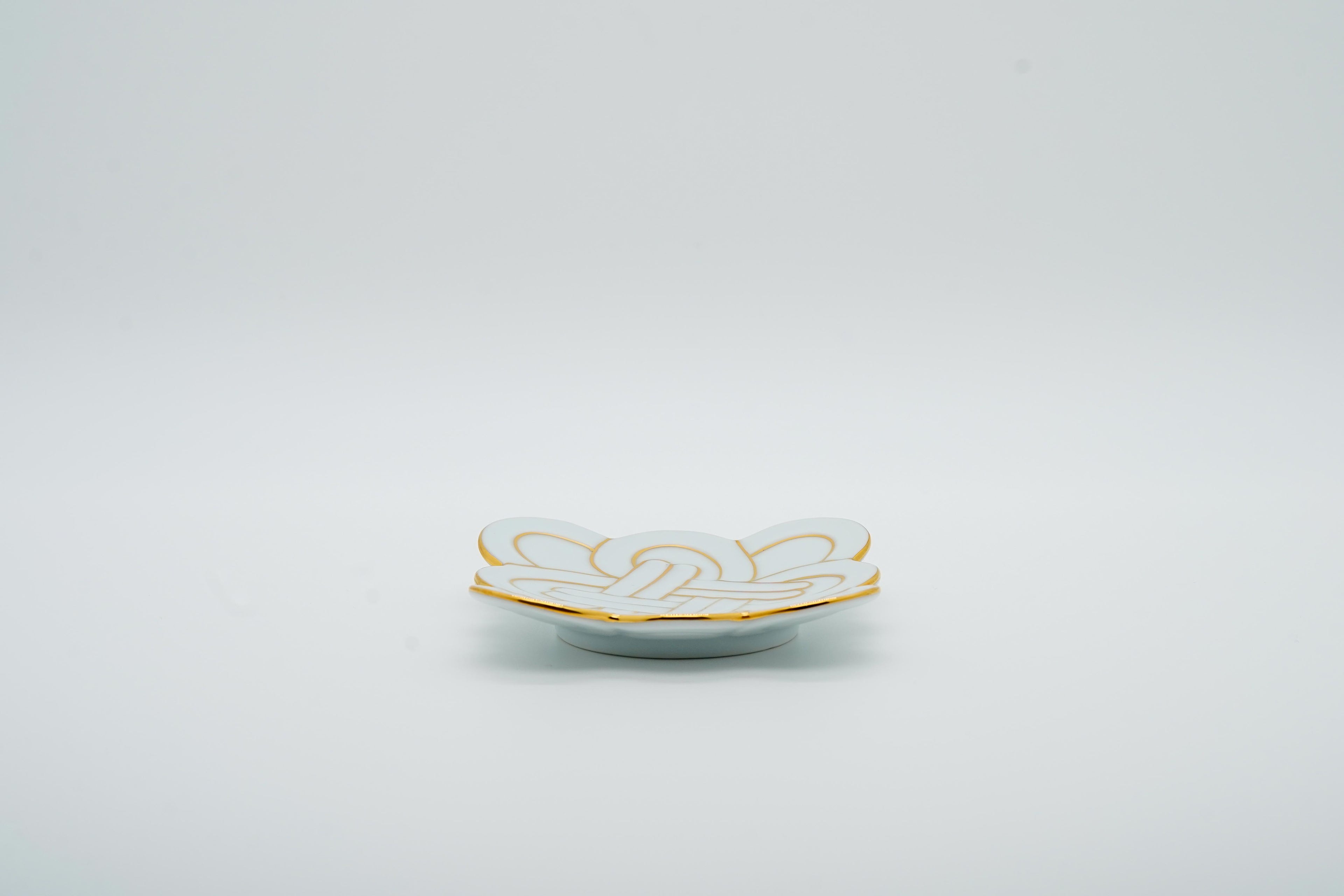 Hand-painted Arita ware "Musubi" knot of good fortune small gold plate
