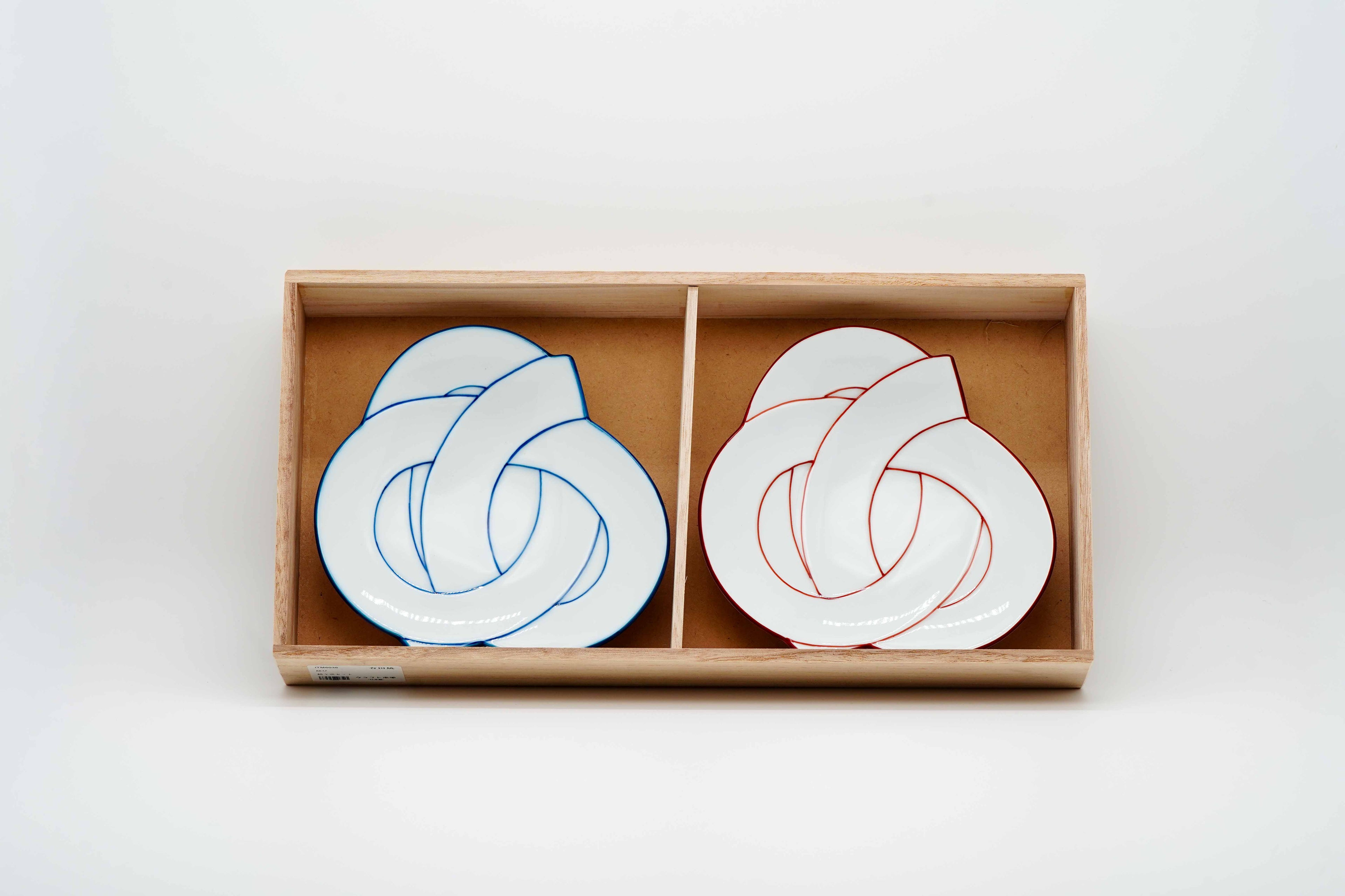 Hand-painted Arita ware "Musubi" pair of blue and red plates