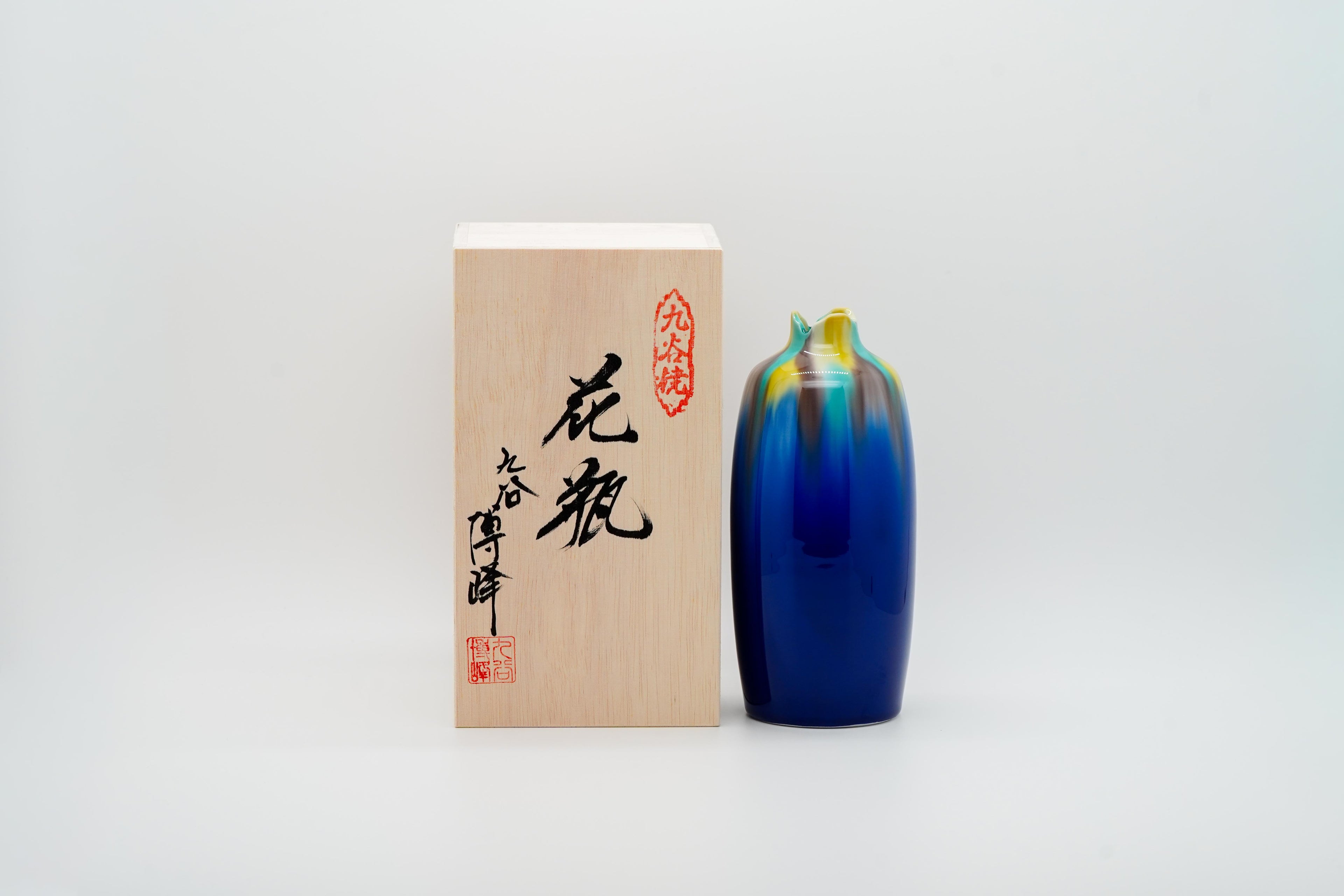 Kutani Hakuho flower vase