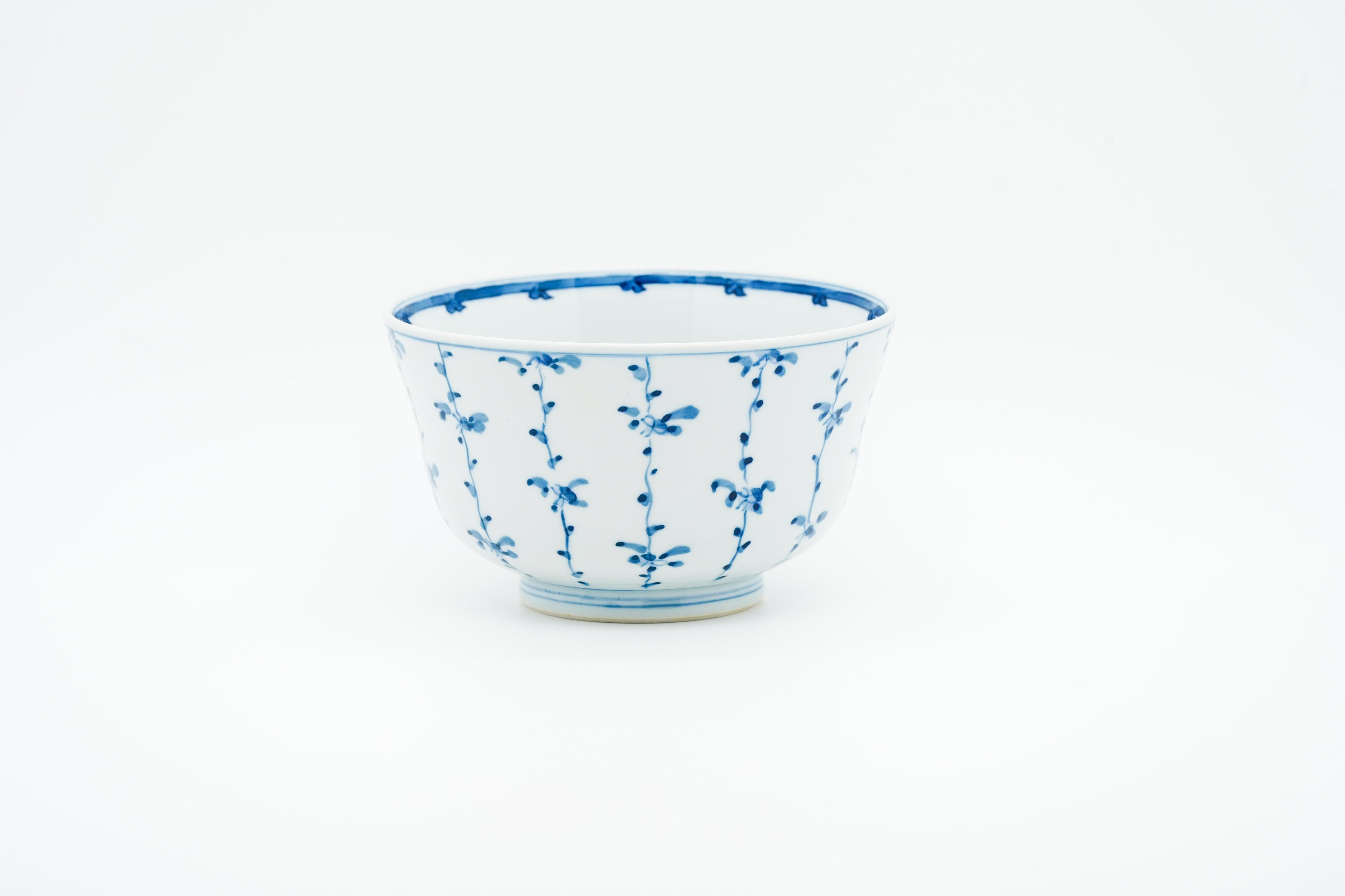 Hand-painted Donburi with floral motif