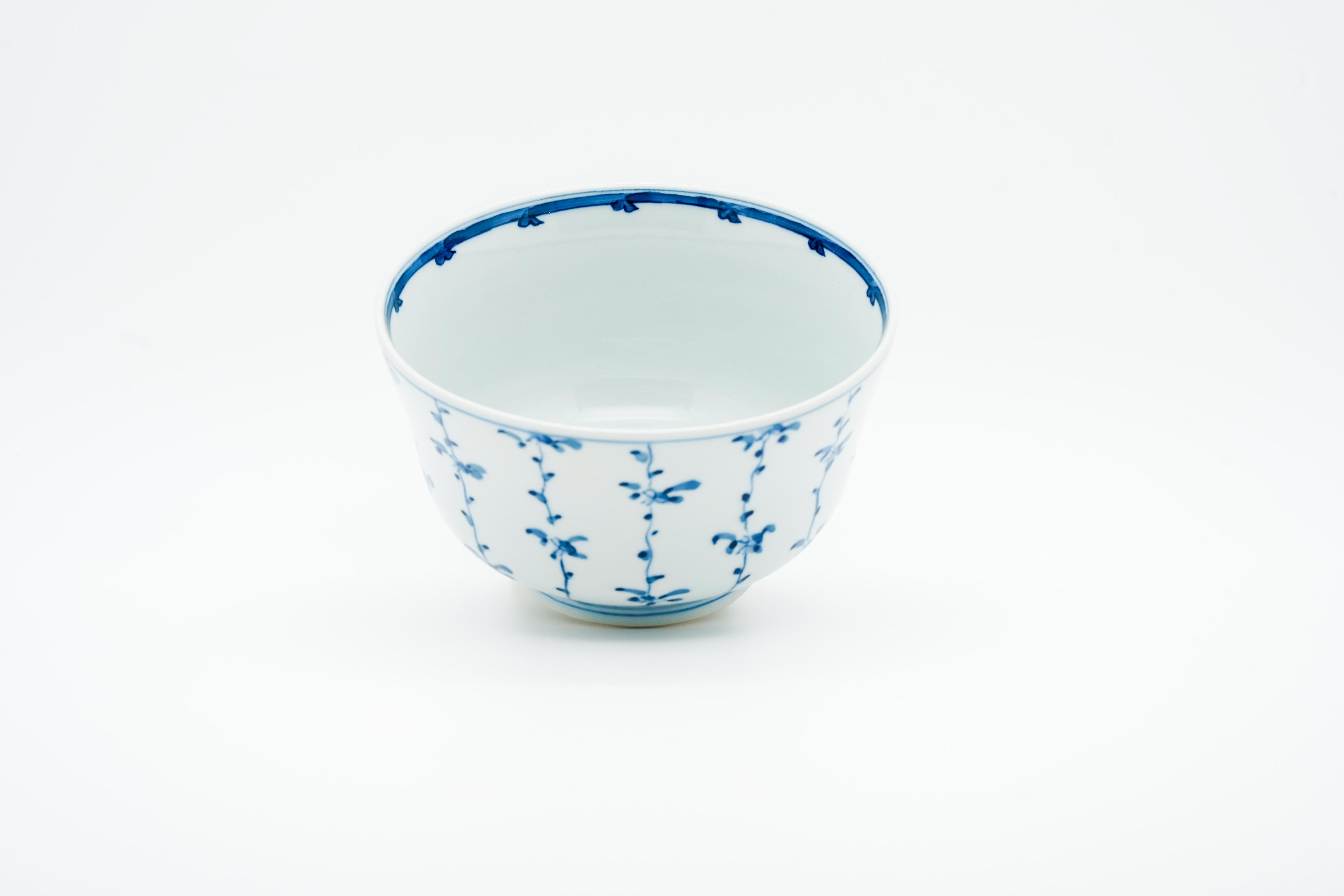 Hand-painted Donburi with floral motif