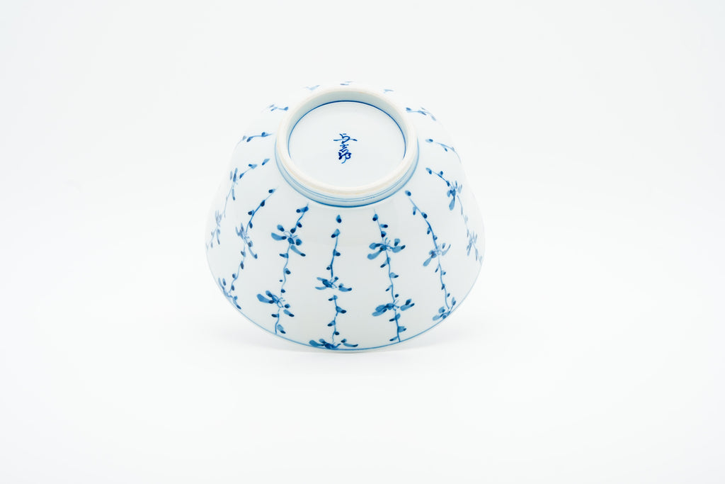 Hand-painted Donburi with floral motif