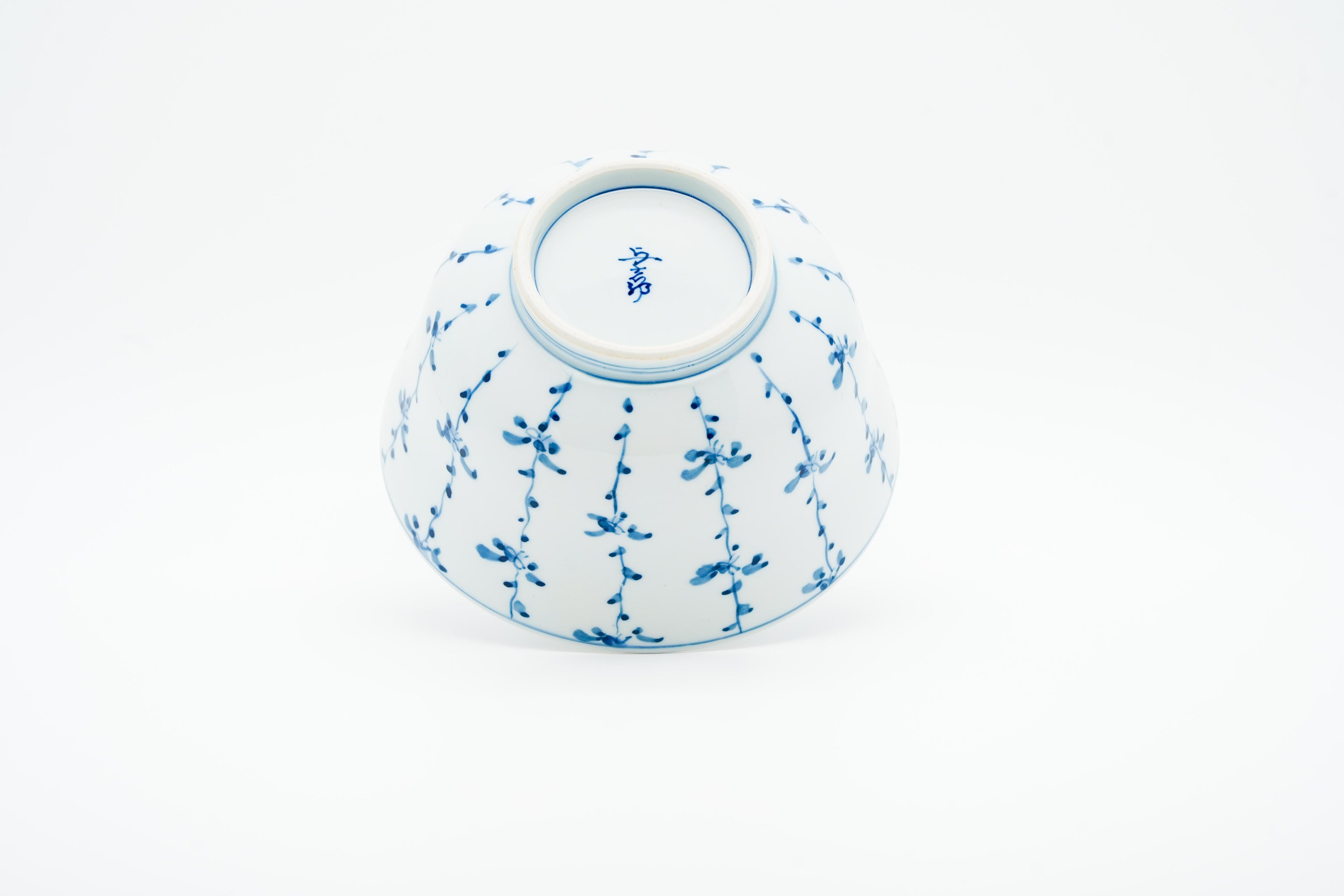 Hand-painted Donburi with floral motif