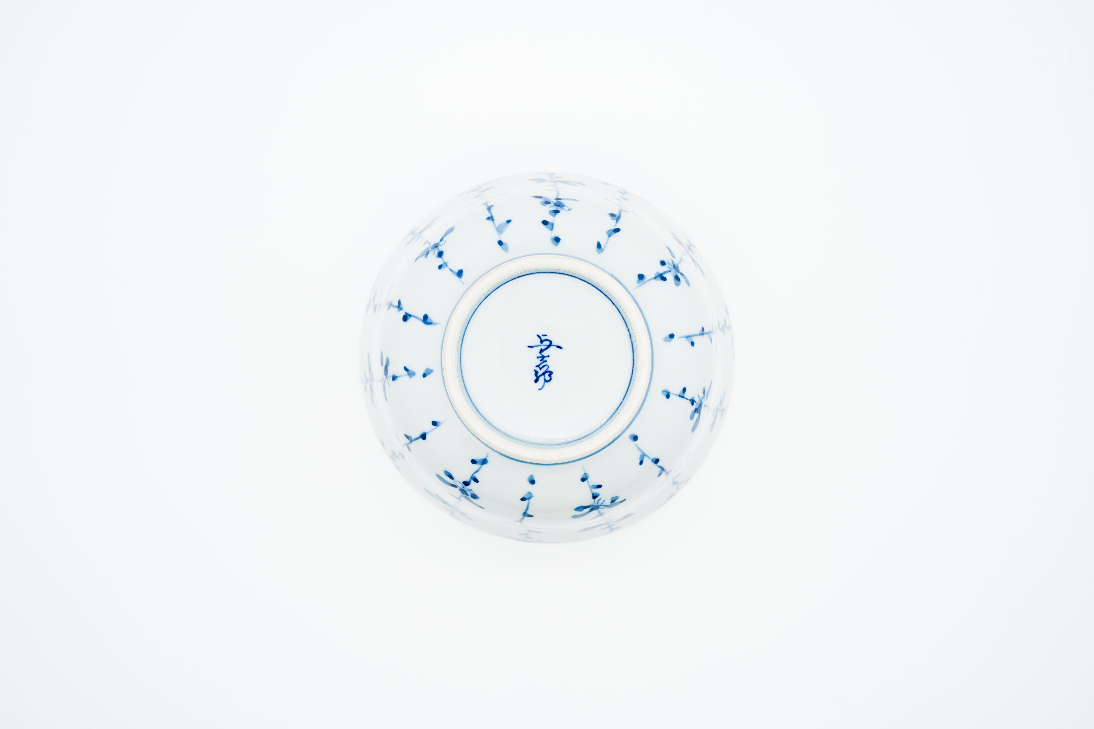Hand-painted Donburi with floral motif