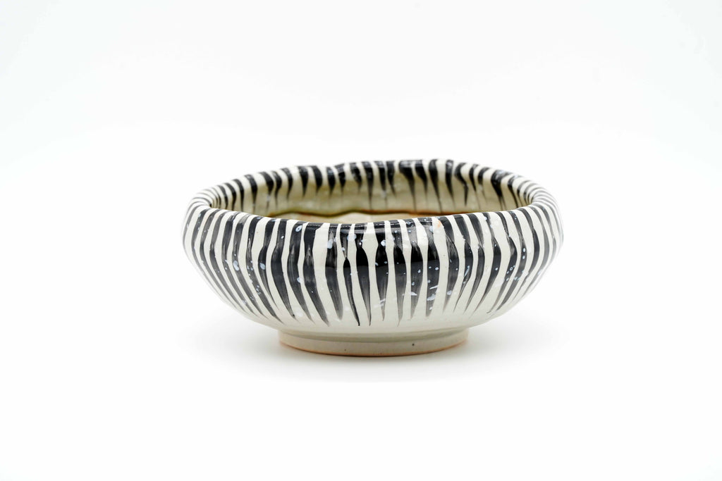 Wakakusa glazed "Tokusa" (十草) curved-rim bowl