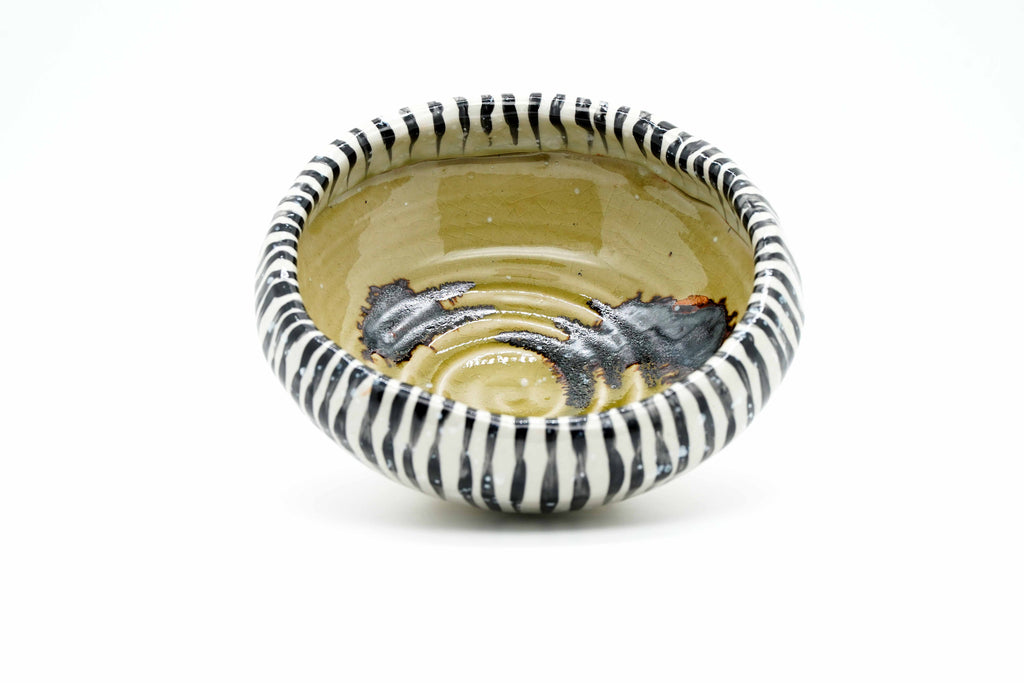 Wakakusa glazed "Tokusa" (十草) curved-rim bowl