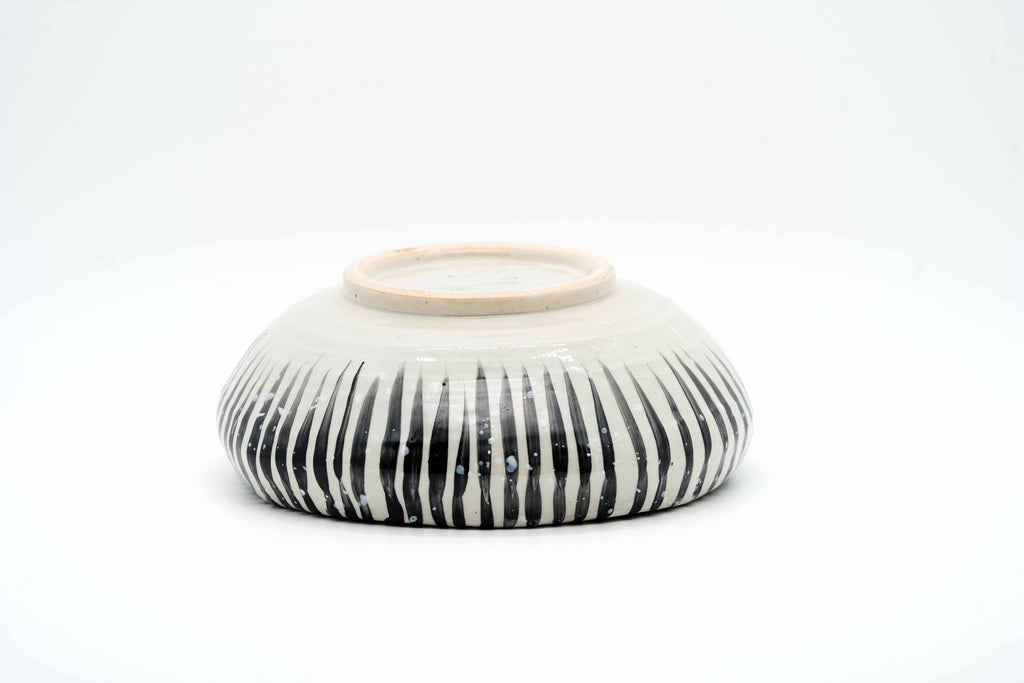 Wakakusa glazed "Tokusa" (十草) curved-rim bowl