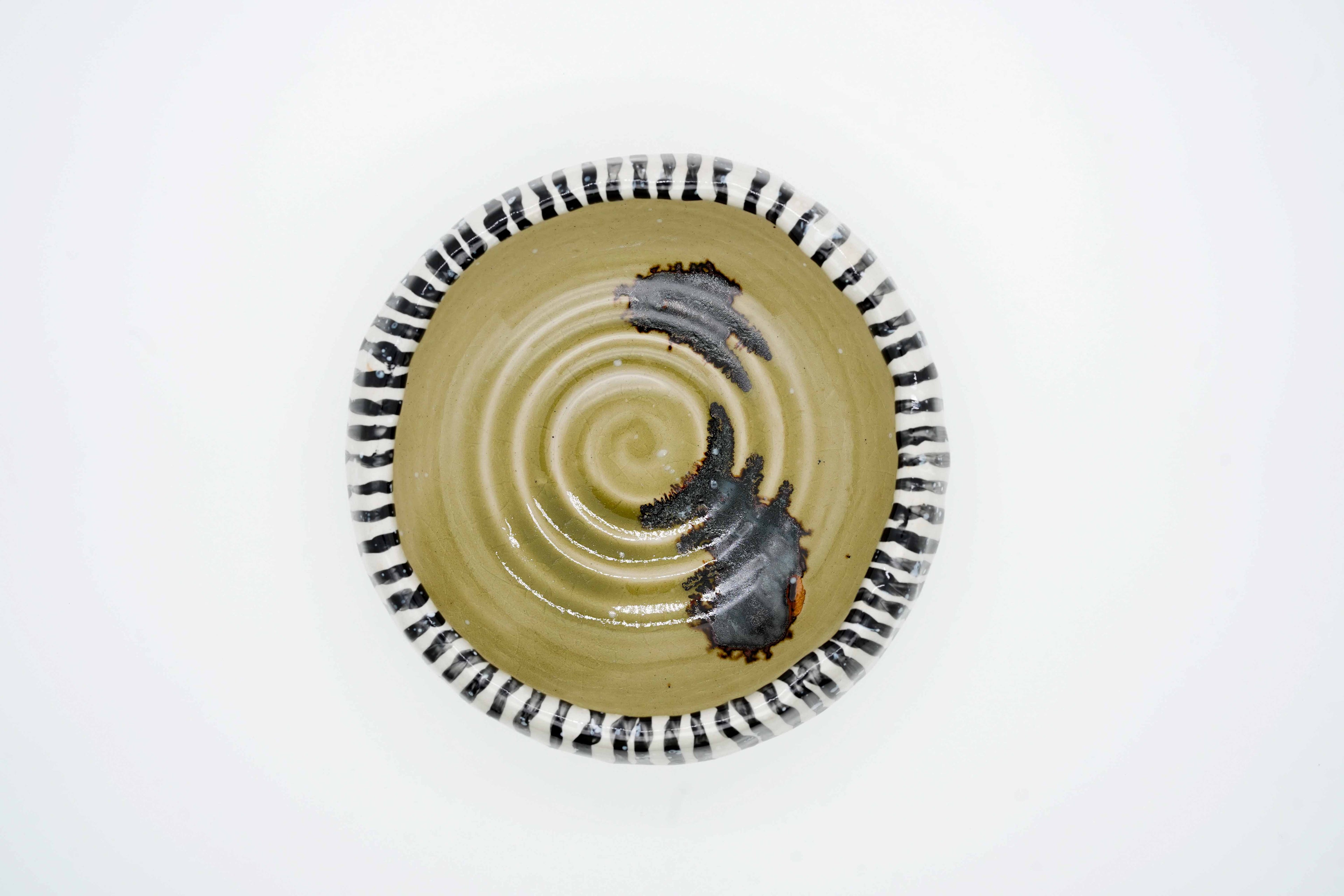 Wakakusa glazed "Tokusa" (十草) curved-rim bowl