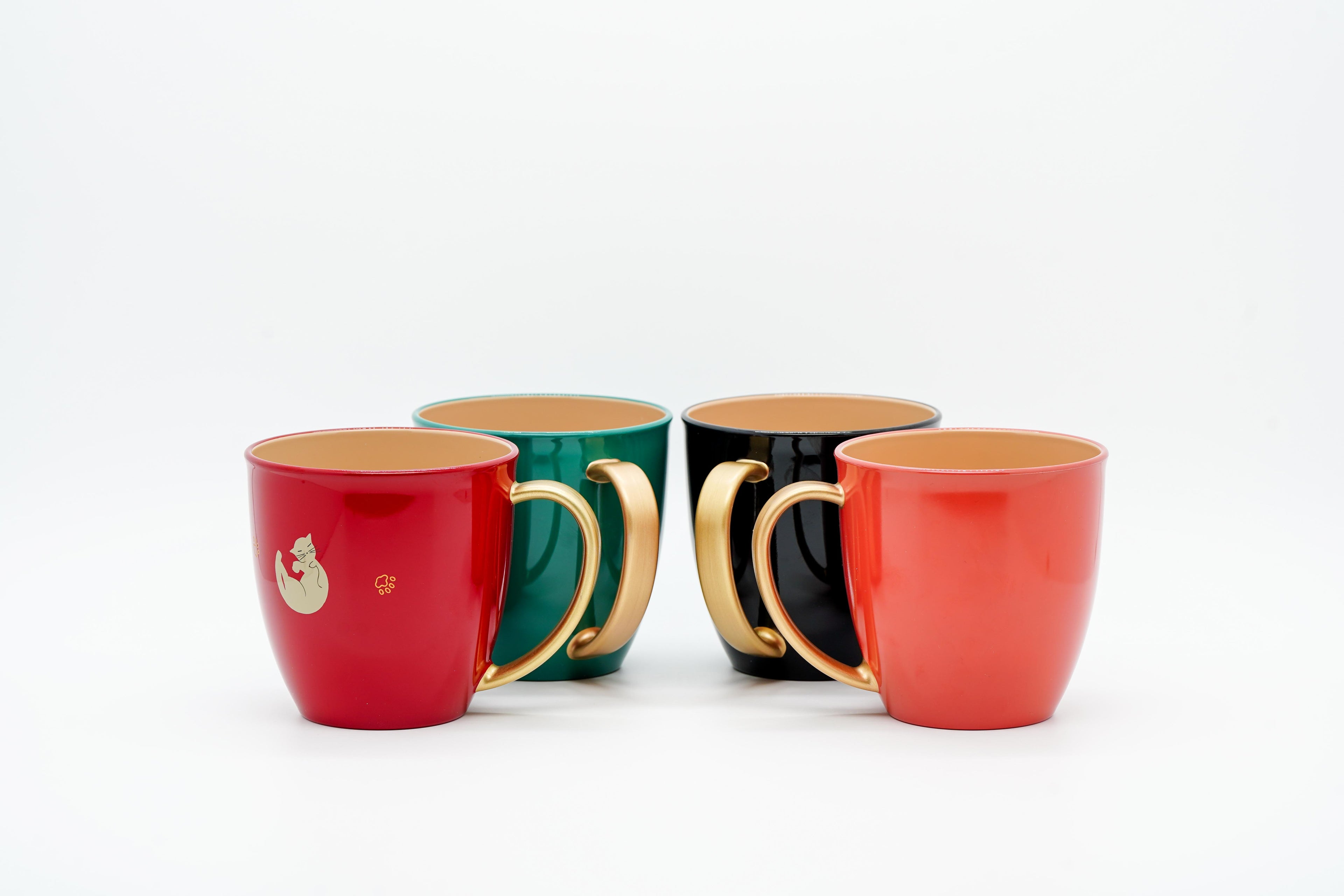 Lacquer mug with cat