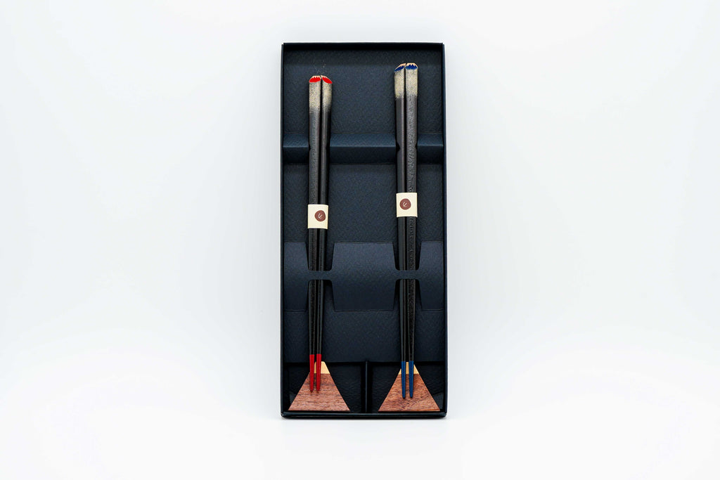 Lacquer coated triangular chopsticks set with Mt. Fuji rest