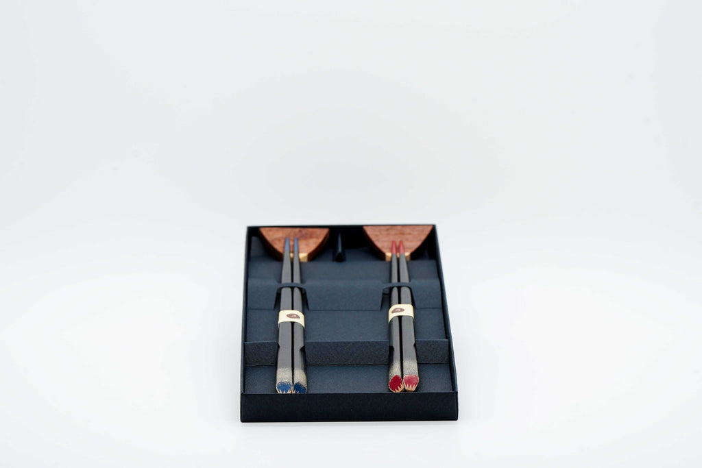 Lacquer coated triangular chopsticks set with Mt. Fuji rest