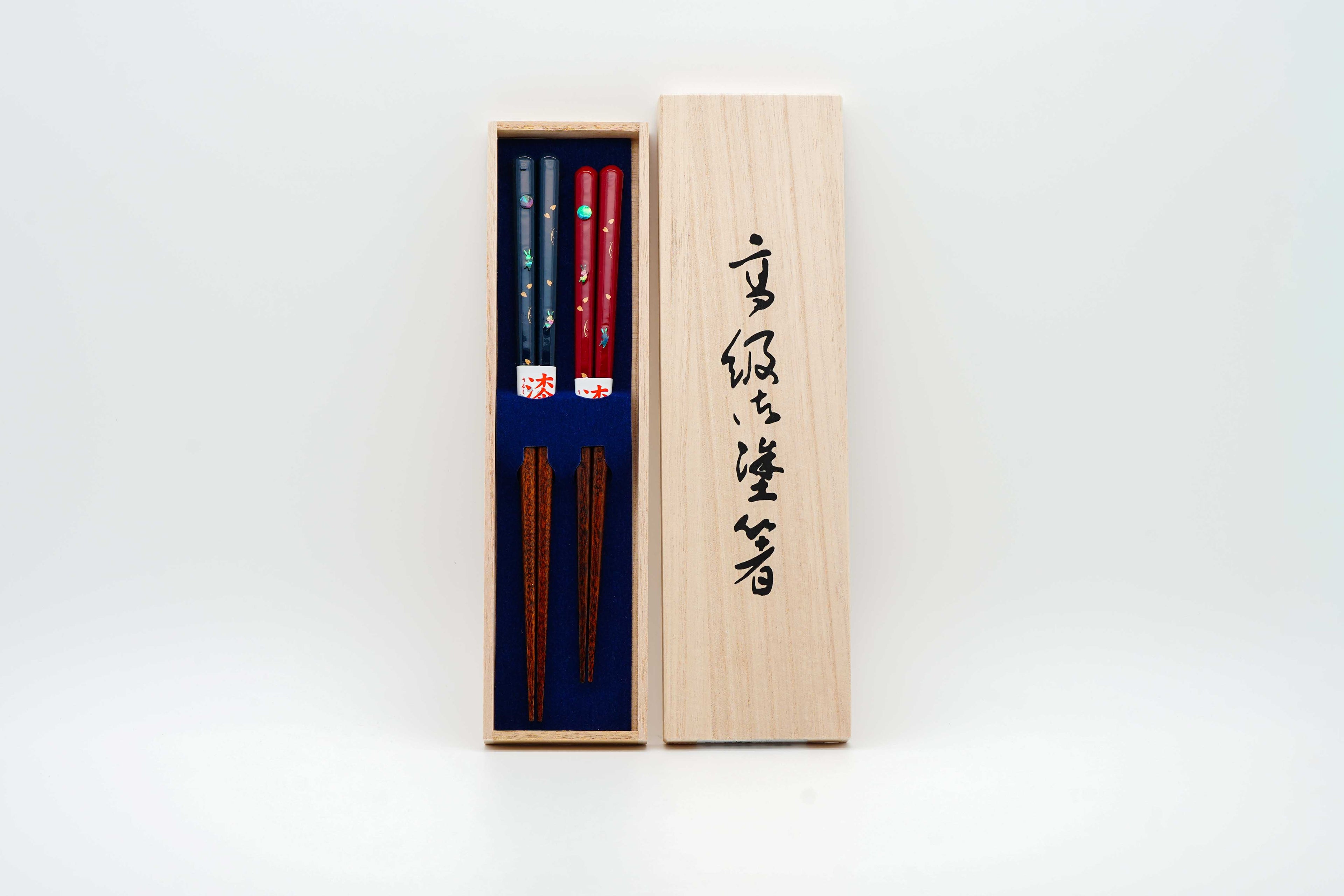 Lacquer coated rabbit-motif blue & red chopsticks Set