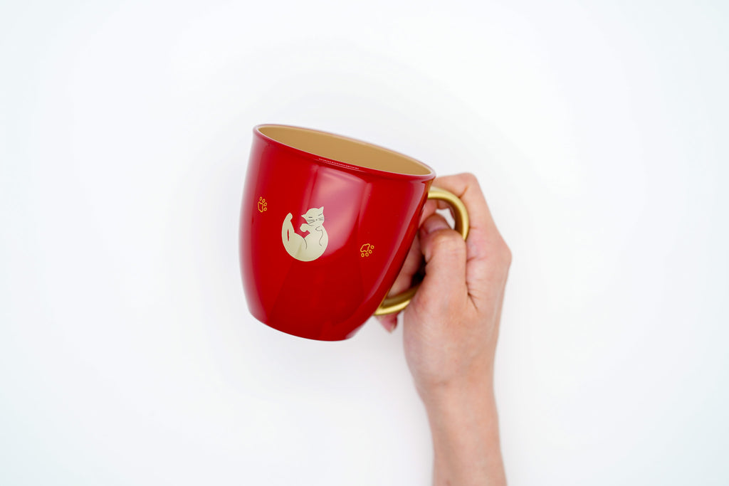 Lacquer mug with cat